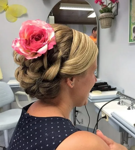 blonde Hochsteckfrisur